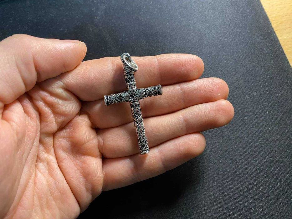 Красивый гравированный винтажный крестик