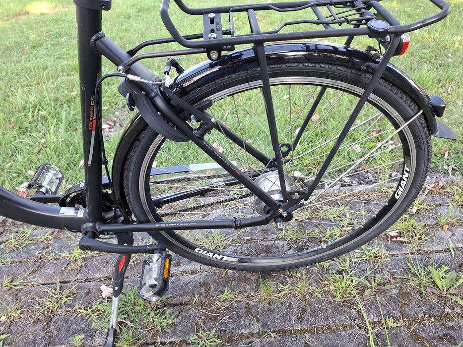 Rower Giant kola 28
