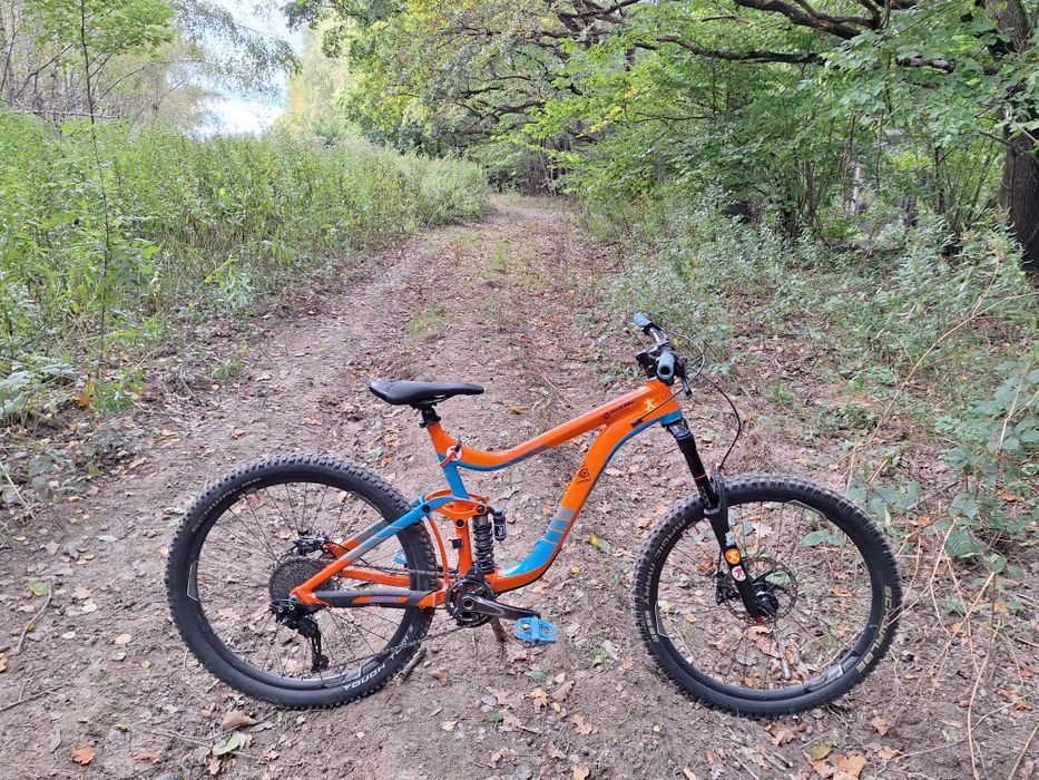 Giant reign m/l.rock/shox/fox/shimano