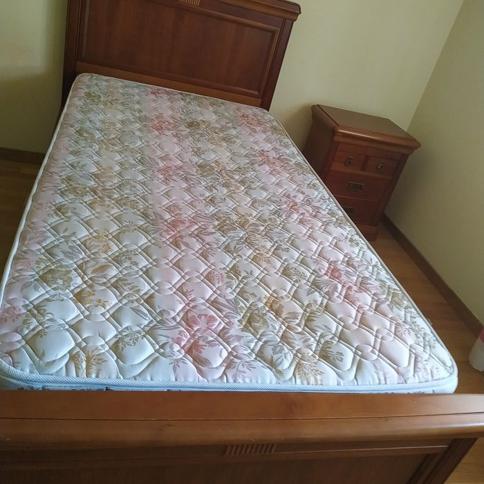 Mobília de quarto completo. Tudo a mesma linha