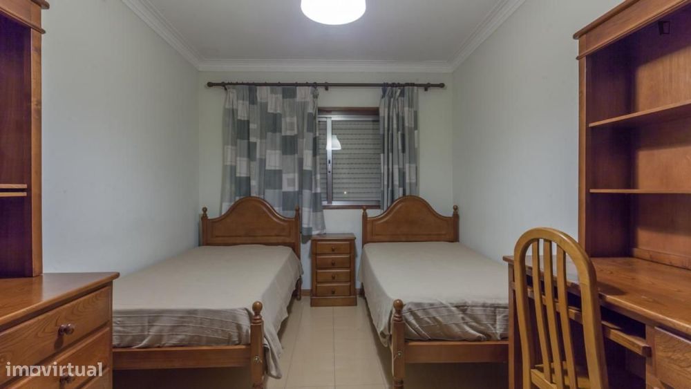 Quarto - localizado em Maia