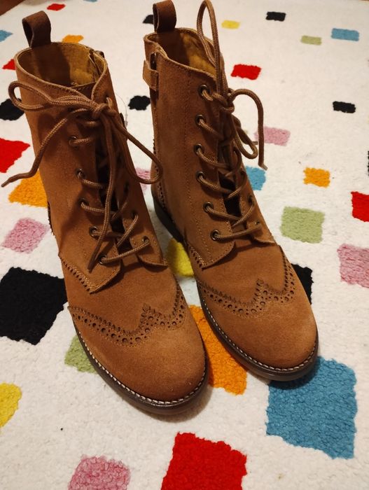 Botins em pele, 37