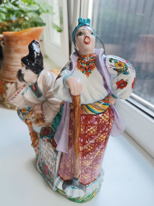 На точку.Фарфорова статуетка.