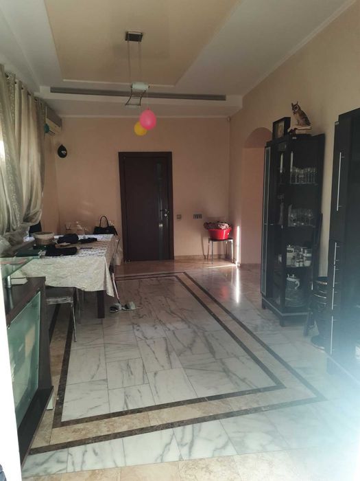 Будинок 256м² з критим басейном, сауною та зимовим садом