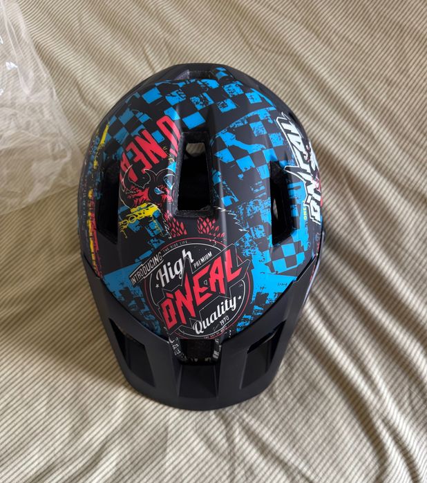 Capacete Desporto Oneil novo