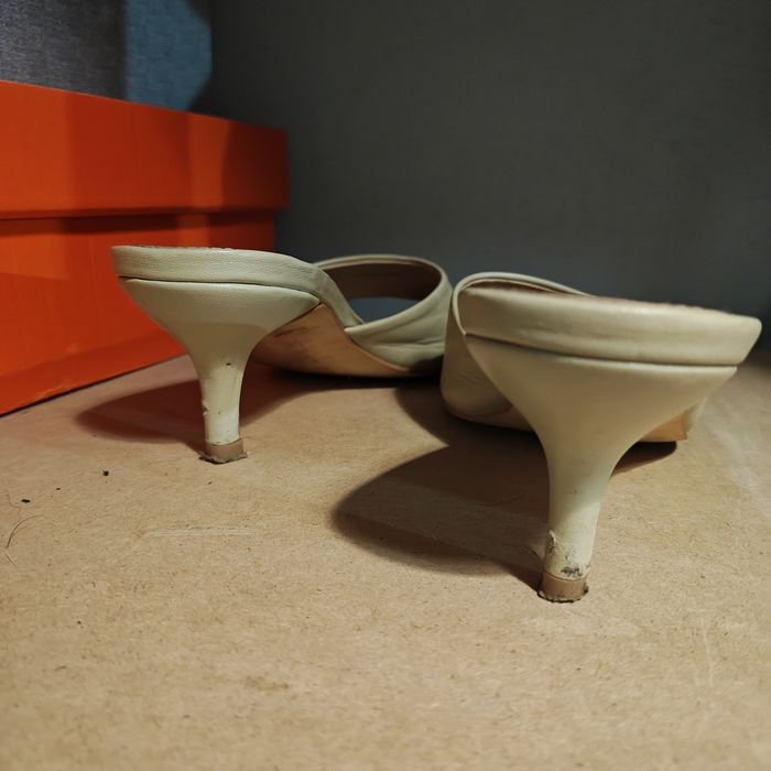 Klapki na obcasie Gino Rossi rozm.38 beżowe