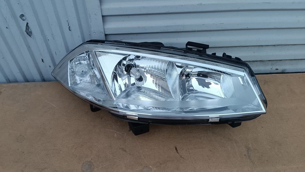 Vendo farol direito de Renault Megane 2 ano 2004/06