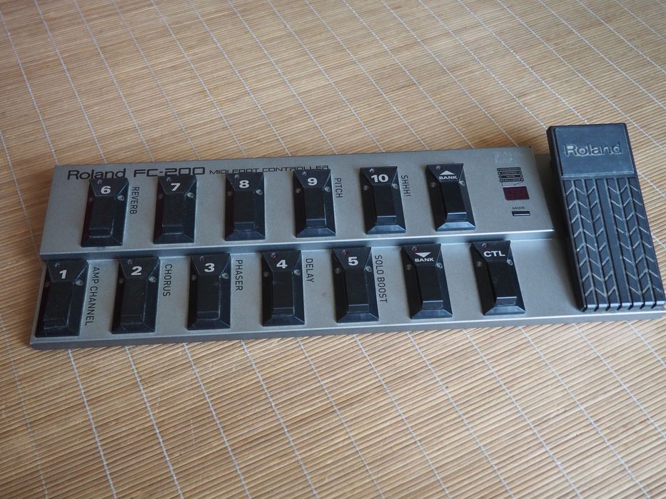 TC Electronic G Major + Roland FC- 200 - efeitos para guitarra