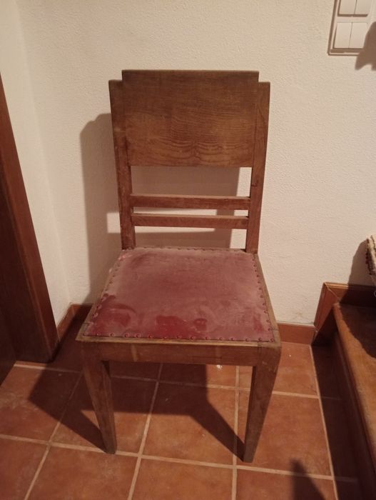 Cadeira de madeira antiga
