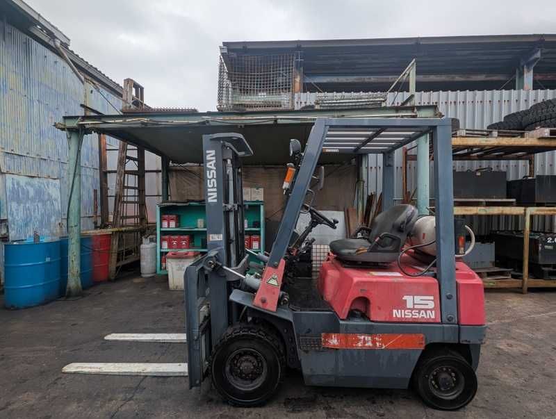 Вилочний автонавантажувач Nissan, з напрацюванням 3757 мотогодин