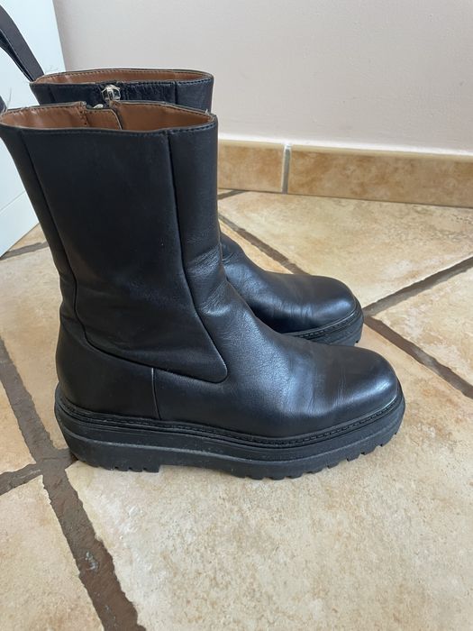 Botas pretas de cabedal em bom estado da Zara