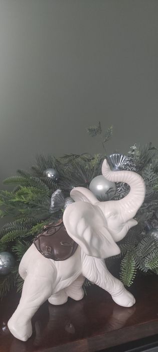 Figurka słonia gipsowego w kolorze śmietany
