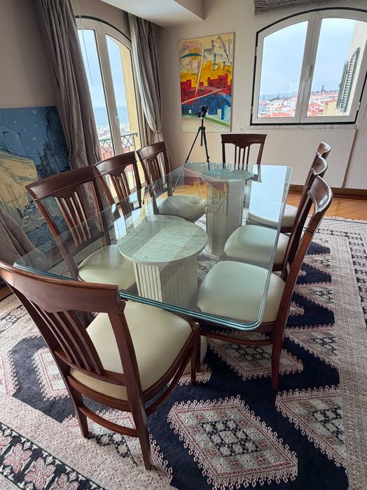 Mesa de jantar pés em marmore tampo de vidro