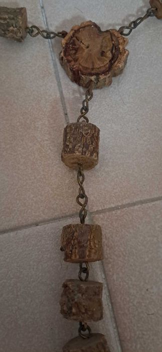 Terço e crucifixo antigo madeira e cortiça