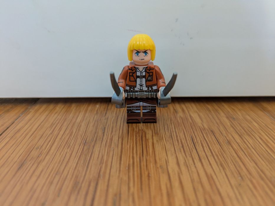 Figura Attack on Titan Armin Arlert SNK tipo lego (Portes Grátis)