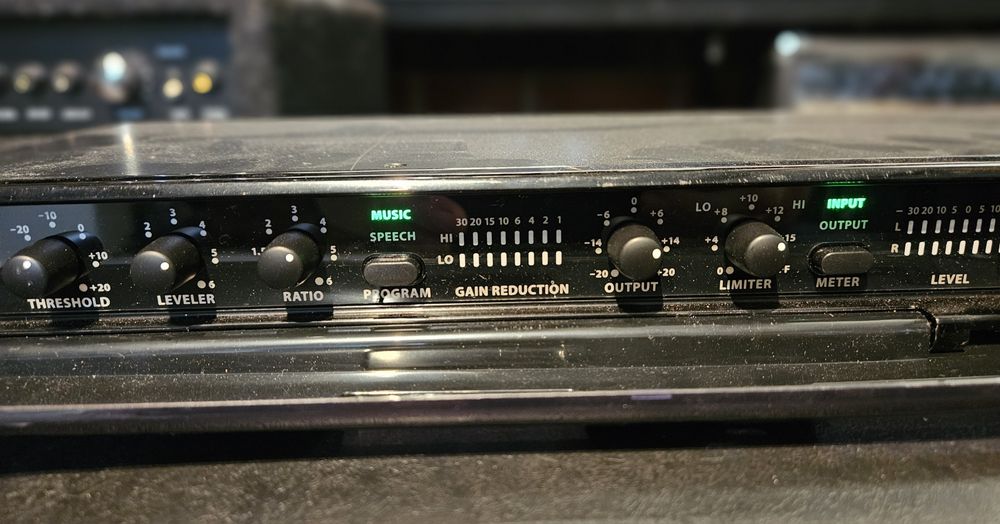 Procesor Behringer Multiband Dynamics Processor SPL3220