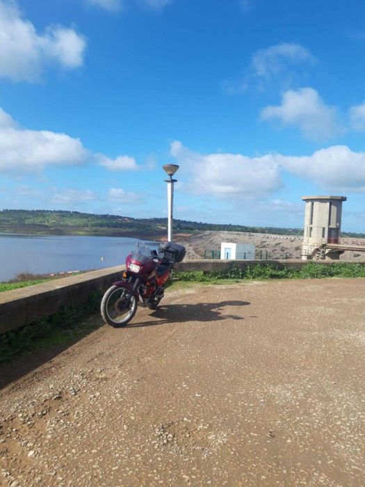 Mota pronta a rolar, sem nada a apontar dentro do uso diários