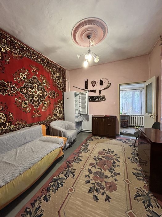 Продам дом в центре города Николаева. Дом 43м2, участок возле дома 0,01 сотки. 2 гаража, подвал. Транспортная розвязка во все концы города.
