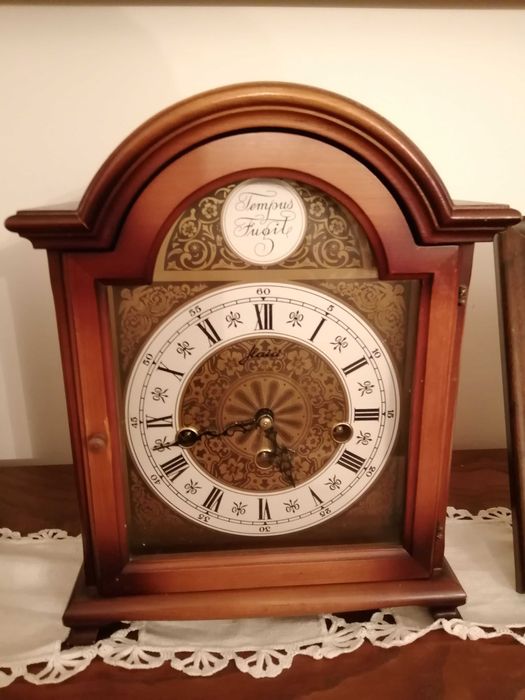 Relógio de mesa Vintage (Tempus Fugit)