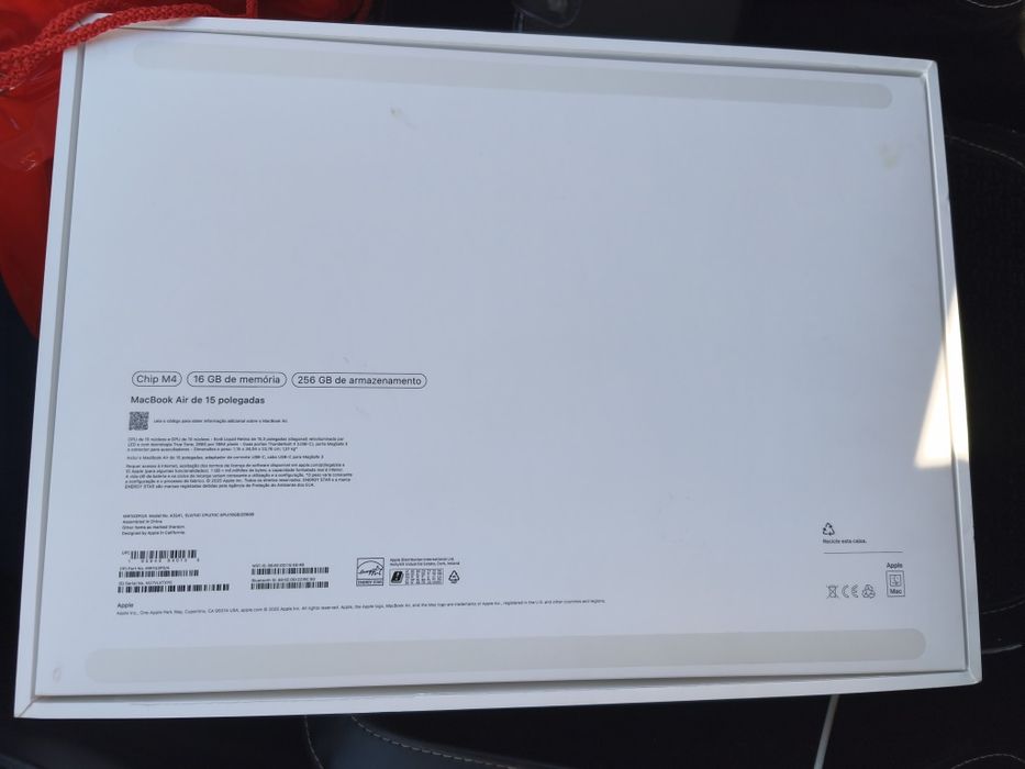 MacBook Air 15" M4 (16GB RAM / 256GB SSD) – Como Novo / Fatura de Abril