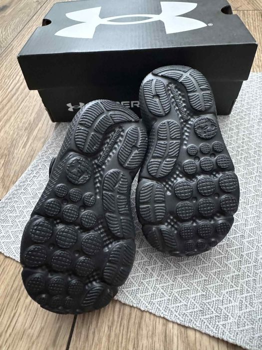 Under Armour Nowe Buty Dziecięce r. 21 rzepy BLACK Assert 10 AC