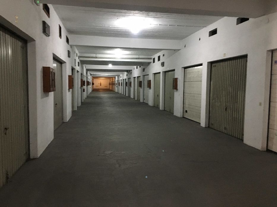 Espaço de Garagem no Centro do Barreiro (Prédios da Biblioteca no Palácio de Coimbra)