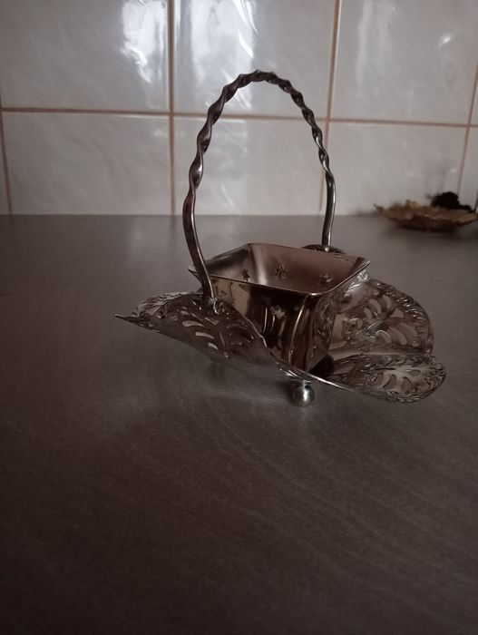 Srebrny koszyczek i lampion