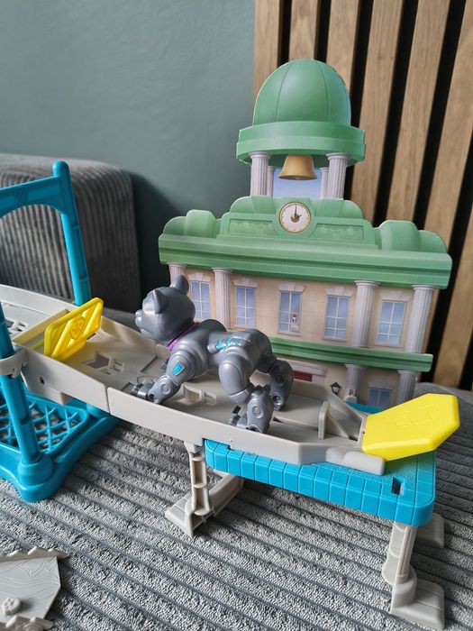 Baza kotki kocia załoga cat pack wieża obserwacyjna