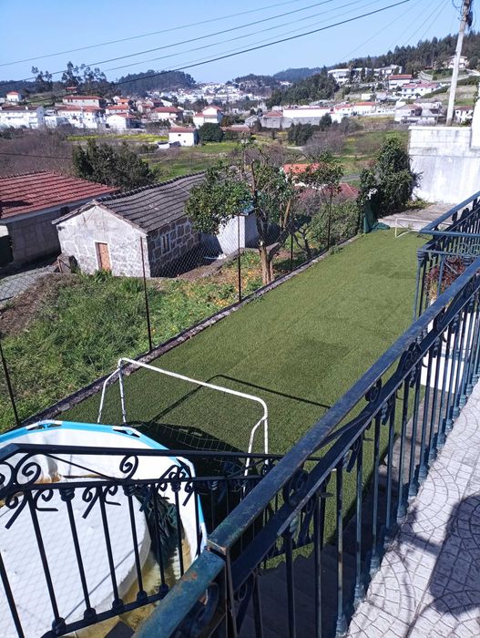 Arrendo casa T3 com salão