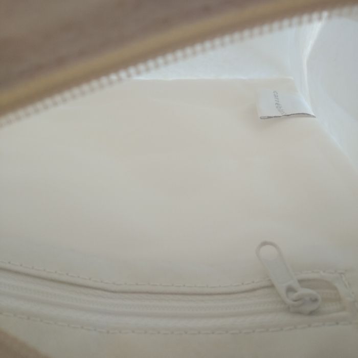 Filcowa biała kosmetyczka Carréblanc