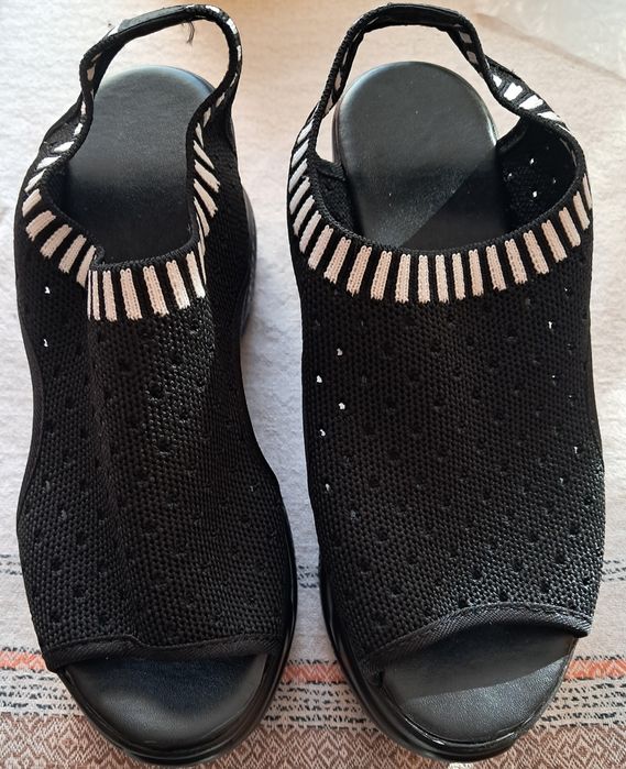 Sprzedam zdrowotne buty sandały na  koturnie rozmiar 39 nowe Zìębice