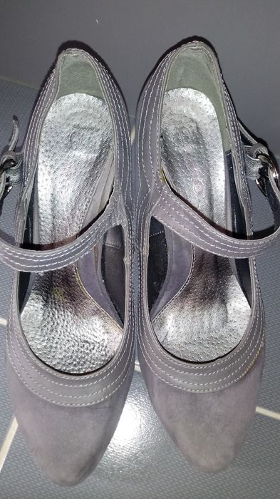 Buty szare 38 na obcasie
