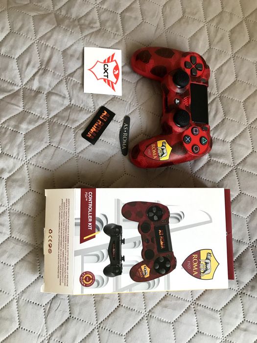 Gamepad Sony PS4 (czerwony)+nakładka na pada PS4 AS ROMA- zestaw