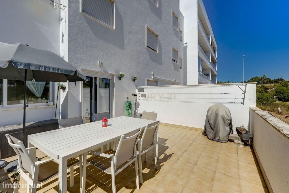 T1 de 120m² remodelado | 2 Terraços | 2 Boxes | Carcavelos