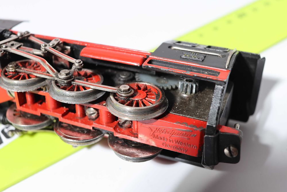 модель паровоза Fleischmann H0 1350 BR 24