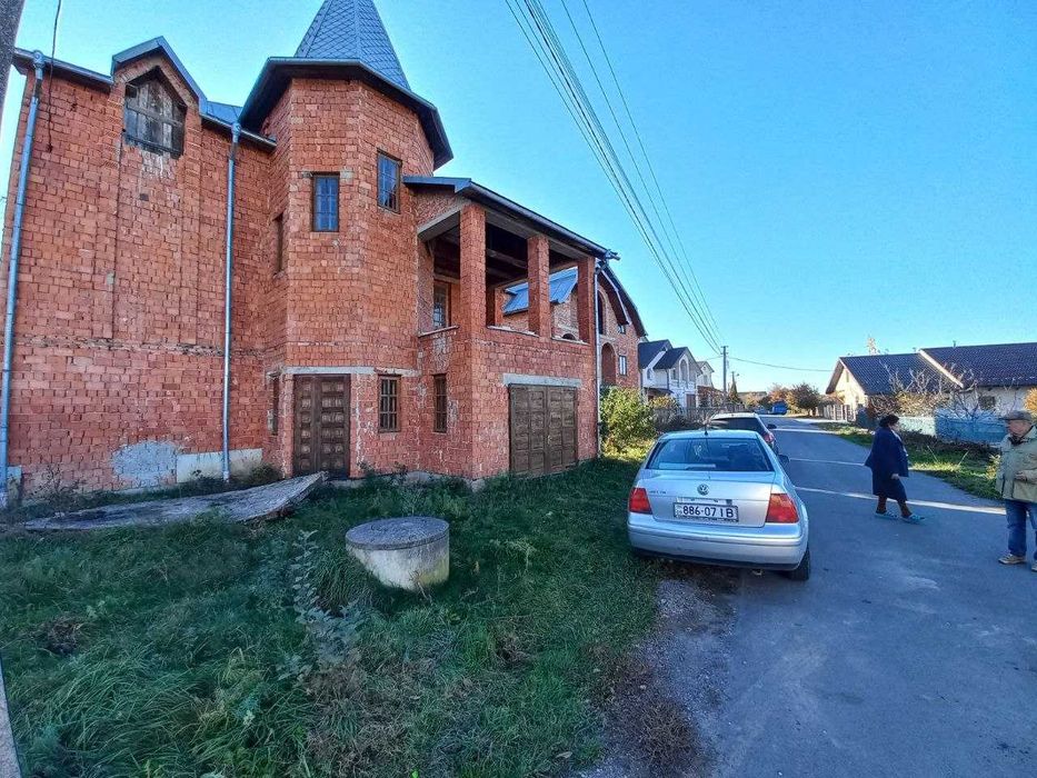 Приватний будинок з ділянкою 12сот. в хорошій локації