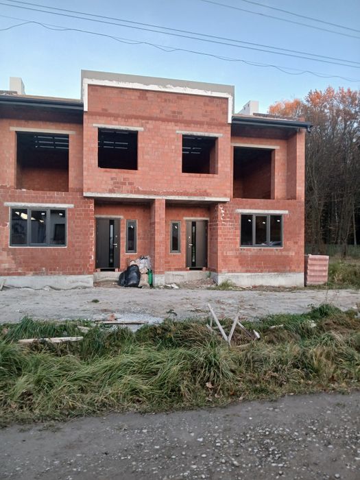 Продаж котеджу Зимна вода.