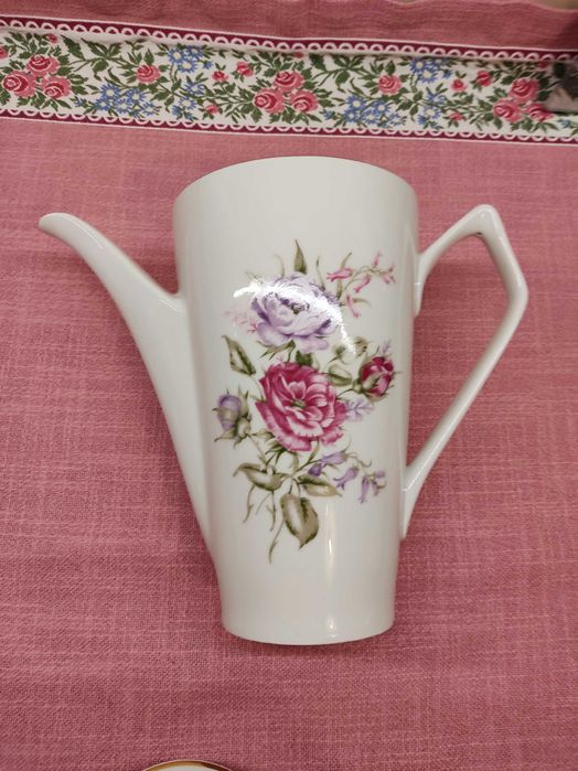 Dzbanek porcelanowy Chodzież z kwiatowym motywem