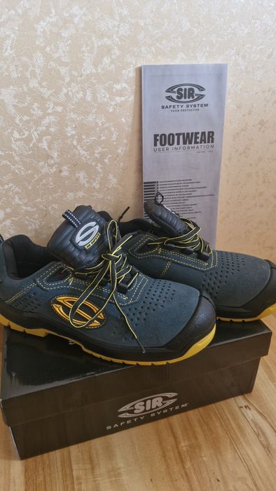 Нові захисні кросівки SIR Safety Metal Free 39 (25 см). Спецвзуття