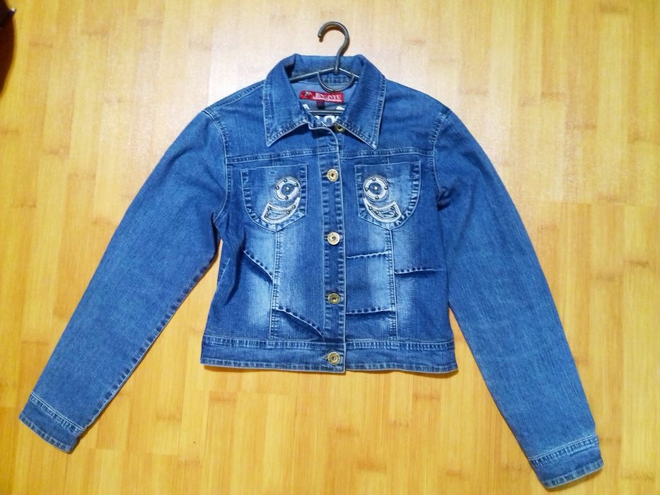 Продам джинсову курточку.