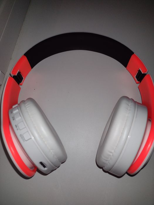 Беспроводные многофункциональные блютуз наушники . Радио, mp3