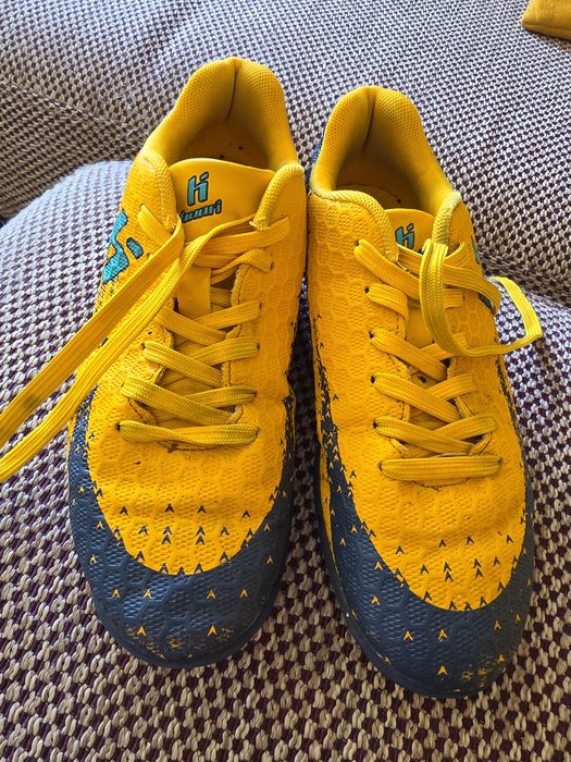 Dziecięce buty piłkarskie huari rozmiar 35