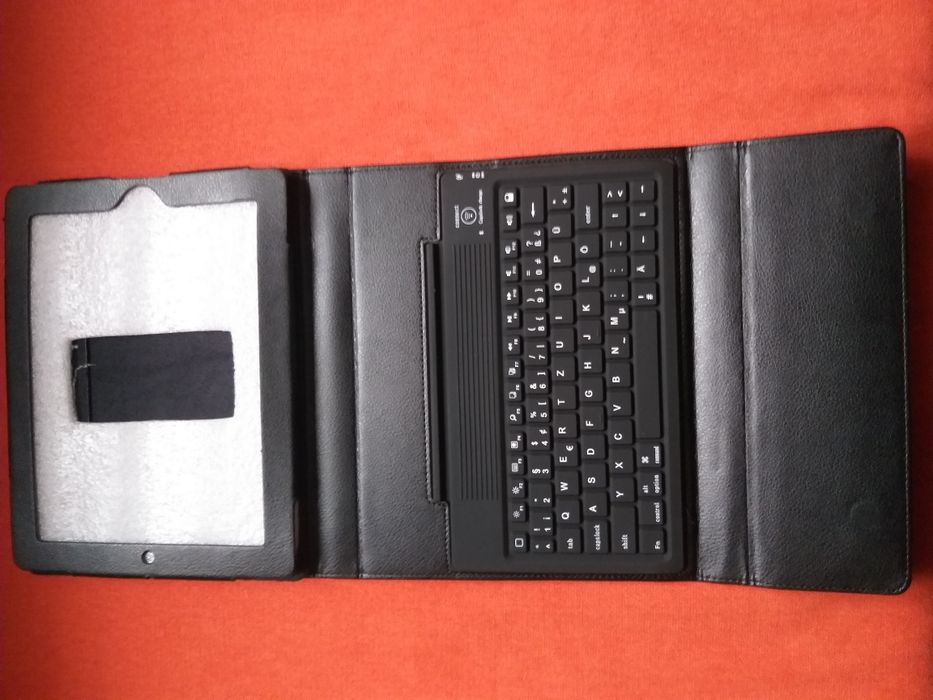 Чохол з клавіатурою для iPad