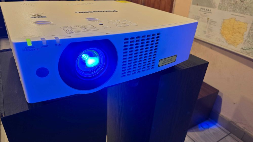 Projektor Panasonic PT-VMZ50 biały 5000 ANSI LASEROWY przebieg 1042H