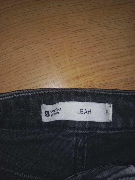 Jeansy Perfect w fasonie Leah Gina Tricot