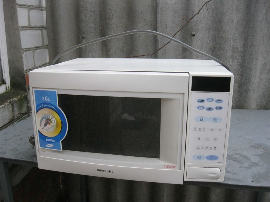 Продам большую микроволновку Samsung