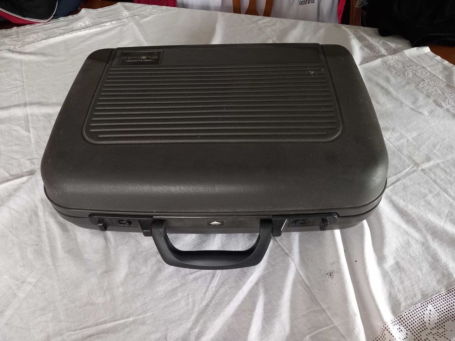 Máquina de filmar antiga Realistic