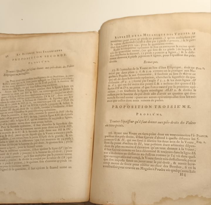 Interessante livro de engenharia de 1729.