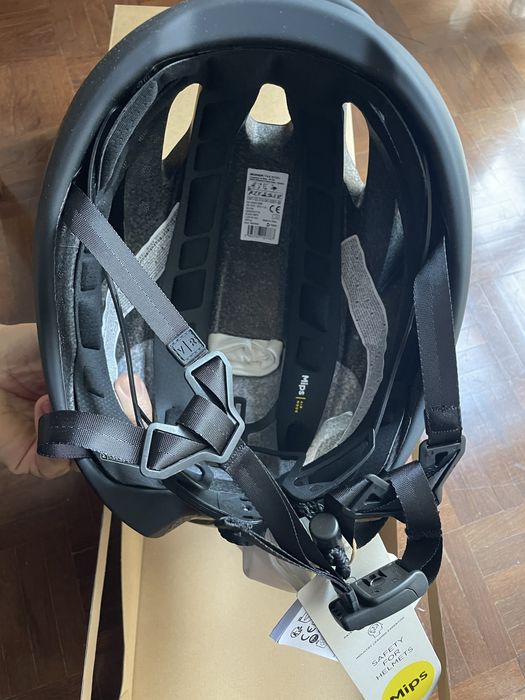 Capacete de Ciclismo de Estrada Aero RCR-F MIPS Preto