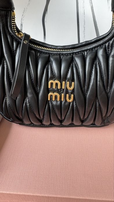 Damska czarna torebka Miu Miu